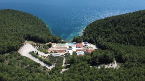 Secluded Bay with a NEW Beachfront Villa in private paradise! Basketball, pool