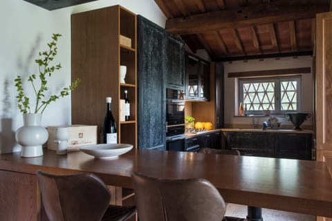 Dependence with bedroom, bathroom, kitchen and living area