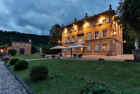 Villa Lucca at night
