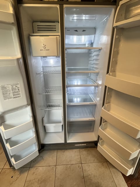 Icemaker and ample food storage