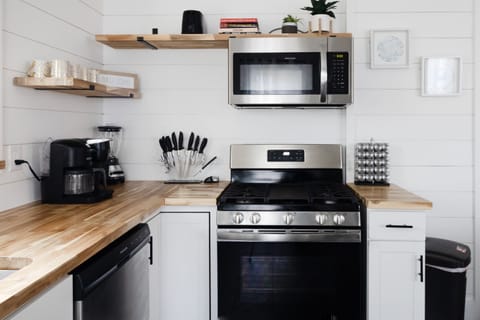 Full kitchen for gourmet meal prep