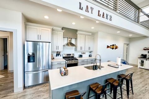 Kitchen is stocked with plenty of bake and cookware so you can cook up a great family meal.