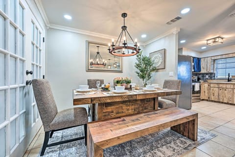 Dining Area | Dishware & Flatware Provided