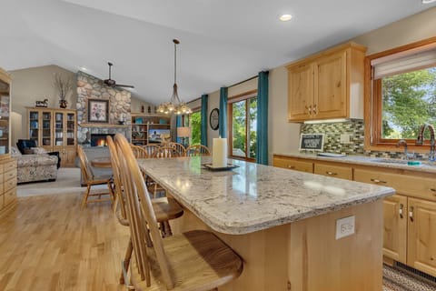 Kitchen island with seating for 2+