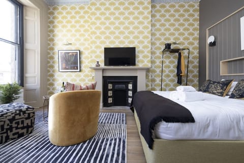Studio with bed and kitchen