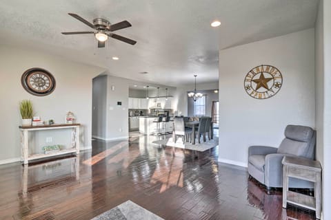 Peaceful Atascosa Home w/ Balcony & Deck! House in San Antonio