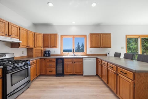 Kitchen (Main Level)