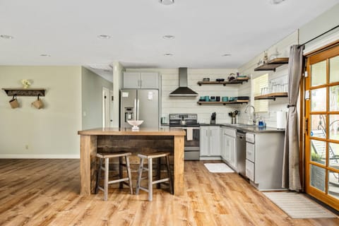 This lovely kitchen is perfectly equipped for cooking feasts. Shop at a farmer's market and then whip up something delicious.