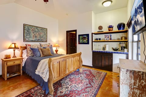 Queen bed with luxurious linens in every room