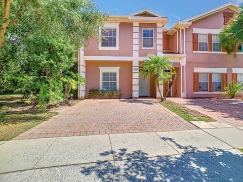 1800 Sqft 5br/3ba townhouse with 3 parking spaces