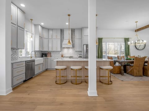 Cook like a pro in our high-end luxury kitchen, complete with a large island, top-of-the-line appliances, and seating for casual meals and entertaining.