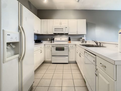 Fully equipped kitchen