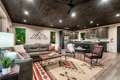 Picture yourself enjoying some family time after a day exploring the national park or downtown Gatlinburg. This space is perfect for game nights, enjoying takeout from local restaurants, or just cozying up on the couch while watching a movie!