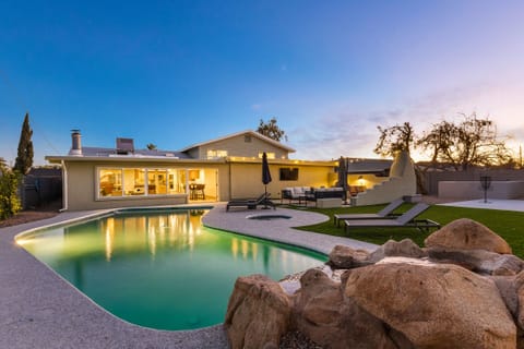 Free heated pool with fountain and hot tub. The perfect spot to enjoy the sun!