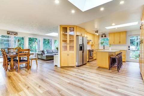 Interior | Open Floor Plan | Free WiFi