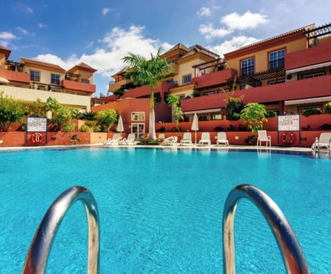 Swimming pool - Both adults and children pools are heated - Photo 1