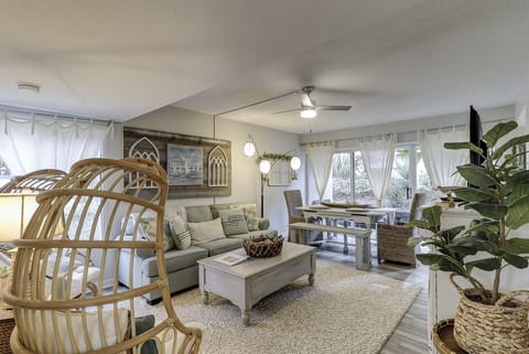 5701 Treetops