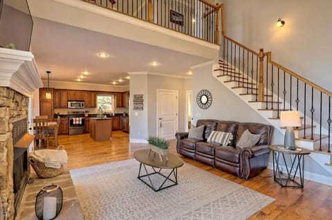 Open concept living and dining area on main level.