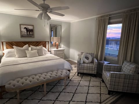 Owner’s Suite with King bed