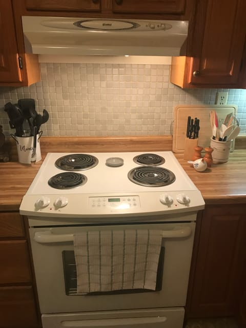 Electric stove and oven - a classic!
