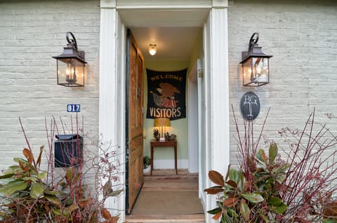 Welcome to the JC Cock House. A quaint cottage in the heart of the Bluegrass.