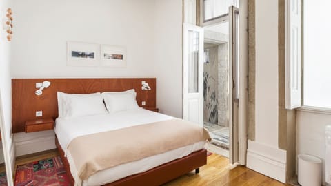 Bedroom with comfortable bed. #relax #porto #airbnb