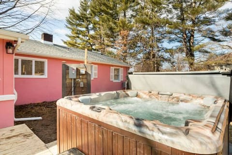 Cottage hot tub 1 (1)