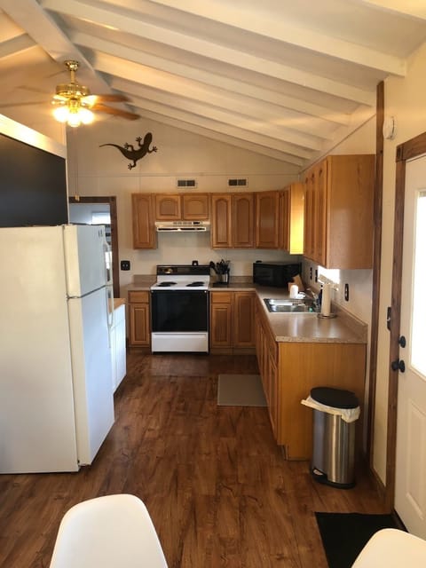 Kitchen with plenty of workspace