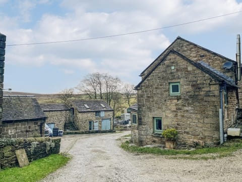 Setting | The Piglet, Leek