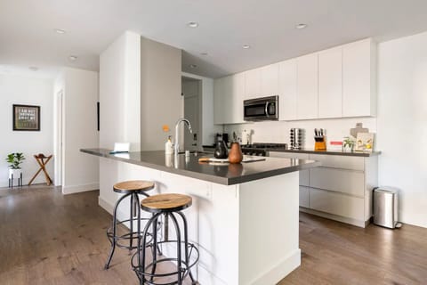 H111 photo 7 kitchen pennisula