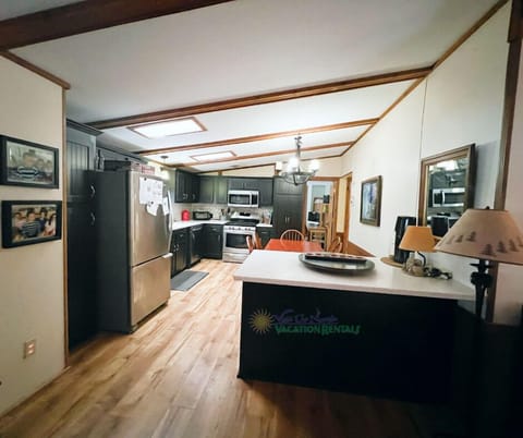 Kitchen/Dining Area - Full Kitchen, cooking basics, dishware & flatware, microwave, toaster, coffee maker, trash bags, paper towels