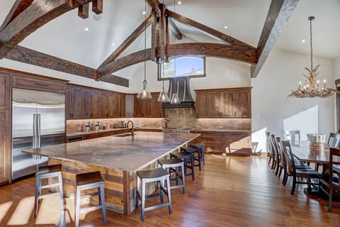 Great kitchen for entertaining friends!