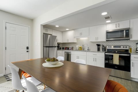 Kitchen/Dining Area