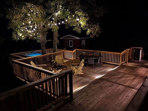 Huge deck-complete privacy