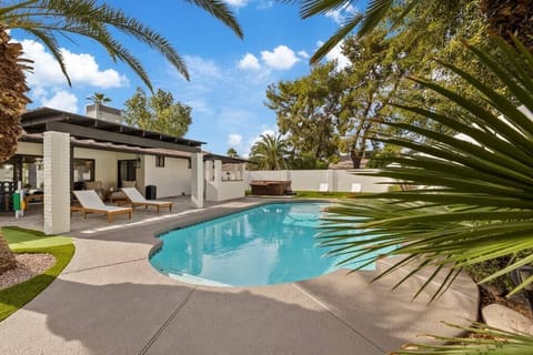 Cool off and take a dip in our 6 ft deep pool! Or lounge and take in some sun for a good tan! (1)