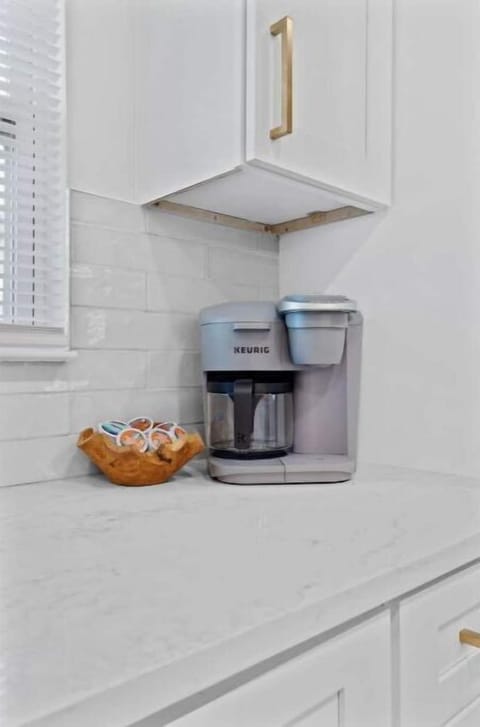 K cup or ground coffee maker