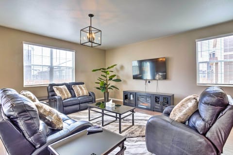 Aurora Vacation Rental | 4BR | 2BA | 2,956 Sq Ft | 4 Steps to Enter