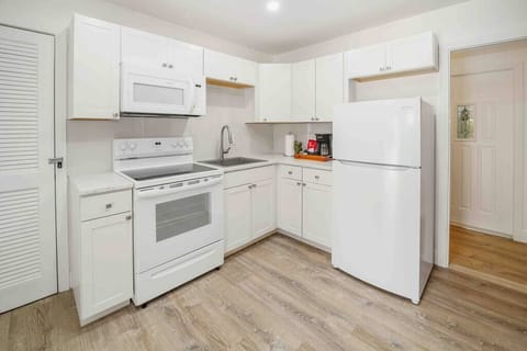 full kitchen to prepare meals