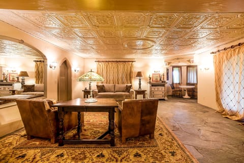 'The King's Suite' living room
