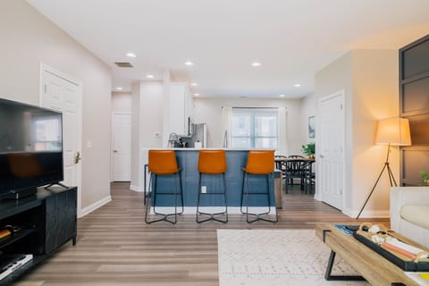 "Came down for the auto show, incredible location close to every amenities and plenty of space for our party of 6! Host was very accommodating and friendly, provided us with great locations." - Zachary, 5 Star Review