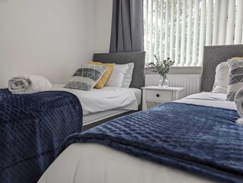 Main Bedroom as 2 single beds