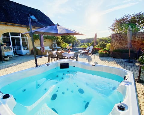 Beautiful 5 star, 3 bedroom cottage in the heart of the Dordogne near Sarlat