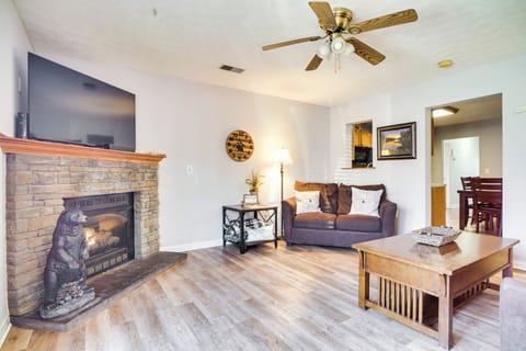 Sevierville Vacation Rental | 2BR | 2BA | 998 Sq Ft | 1 Step Required