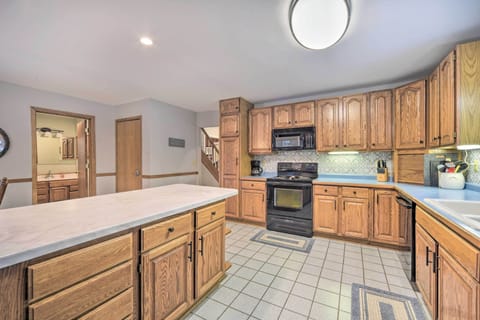 Kitchen | Cooking Basics | Spices | Paper Towels/Trash Bags Provided