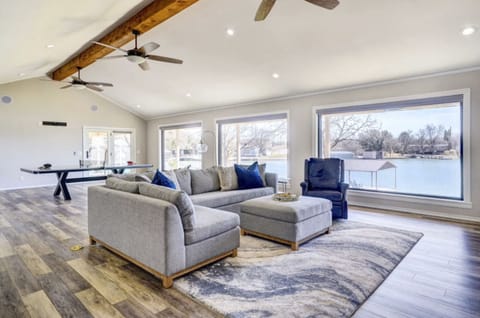 Large living room with abundant seating