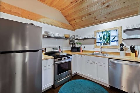 Fully Equipped Modern Kitchen