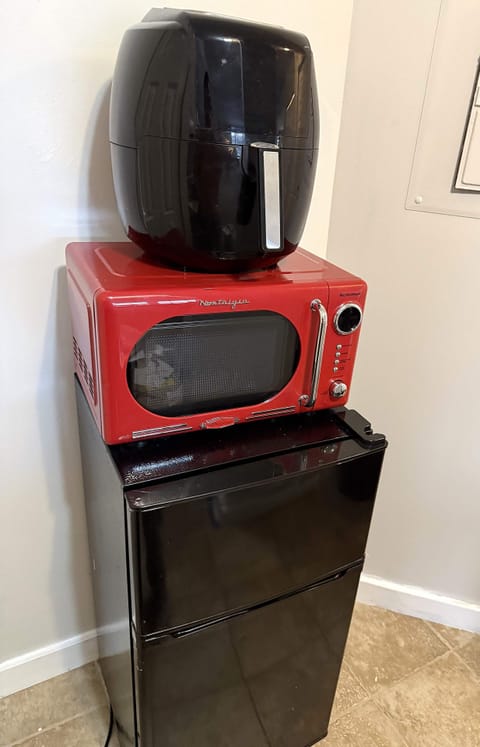 A Larger 2nd Fridge , Microwave, and Air fryer to make your stay that much more comfortable!