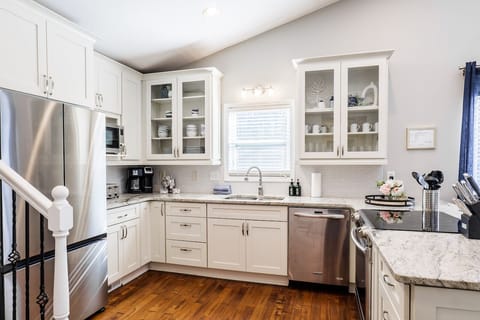 Lakefront home on Lake Arrowhead with tons of amenities & resort access