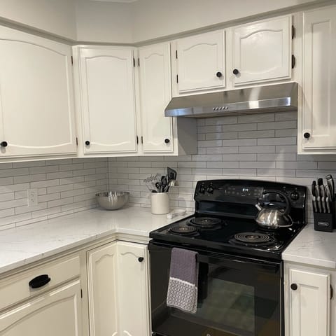 New range and hood vent installed in kitchen