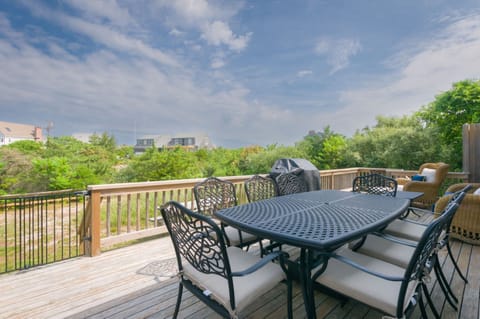 Backyard with beautiful outdoor dining area.